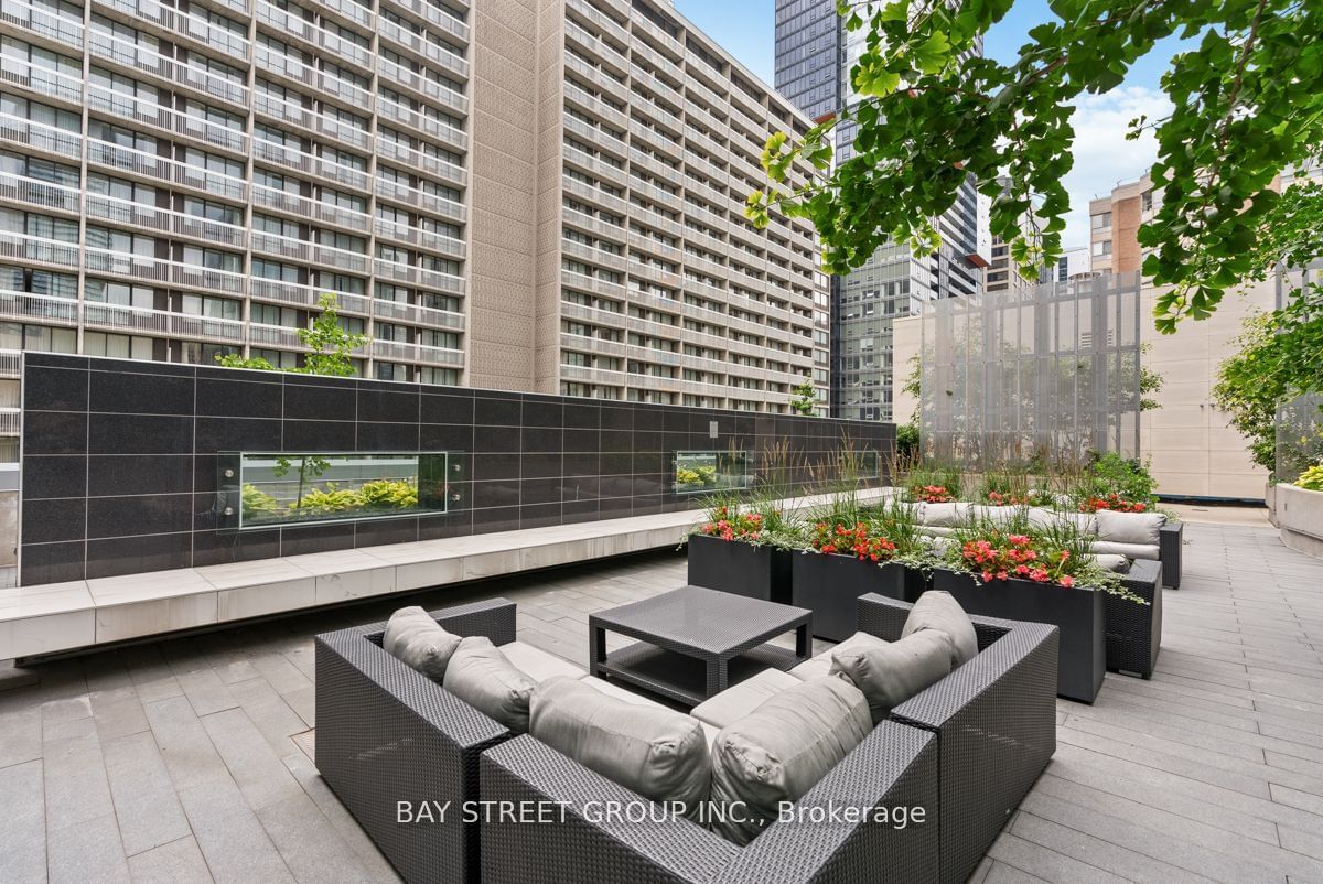 386 Yonge St, unit 5207 for rent - image #18