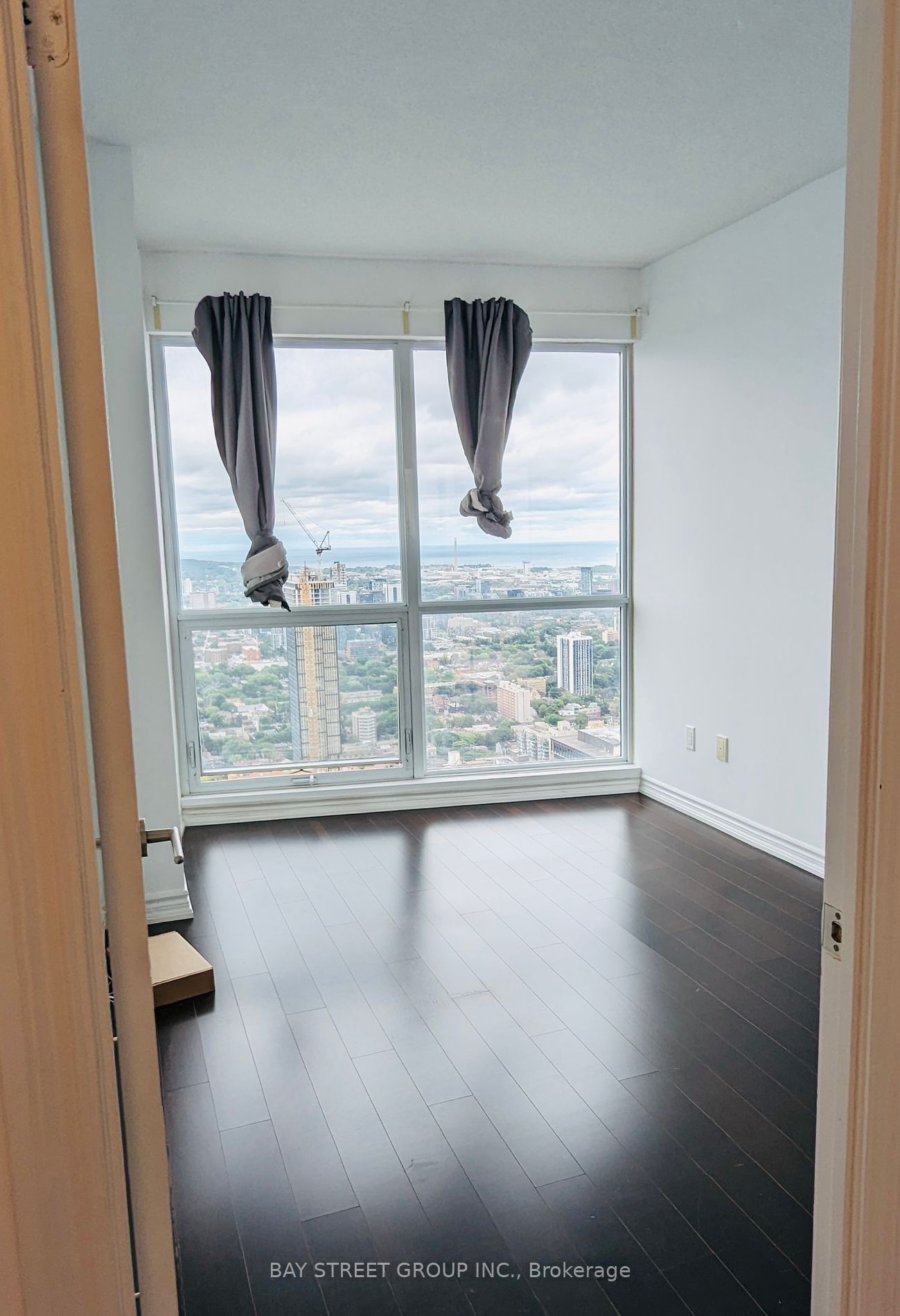 386 Yonge St, unit 5207 for rent - image #8