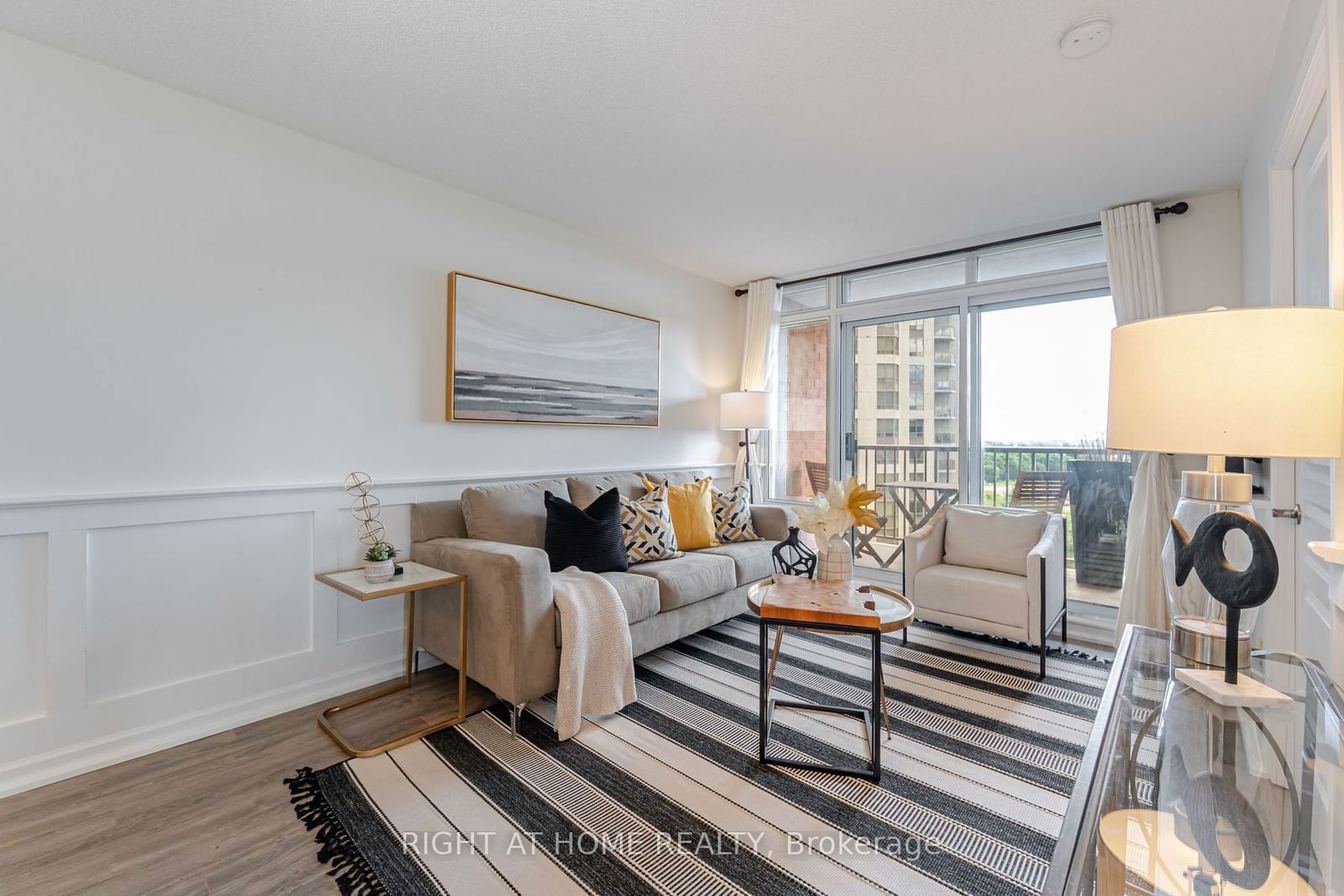 51 Harrison Garden Blvd, unit 810 for sale - image #1