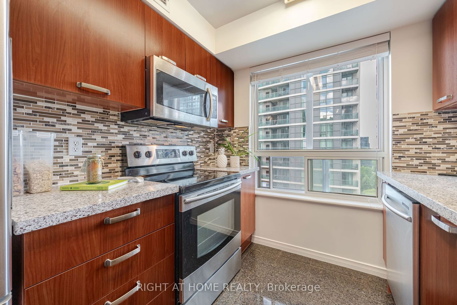 51 Harrison Garden Blvd, unit 810 for sale - image #10