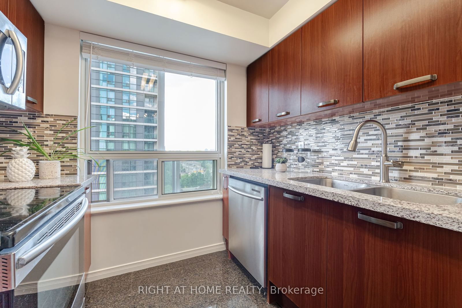 51 Harrison Garden Blvd, unit 810 for sale - image #11