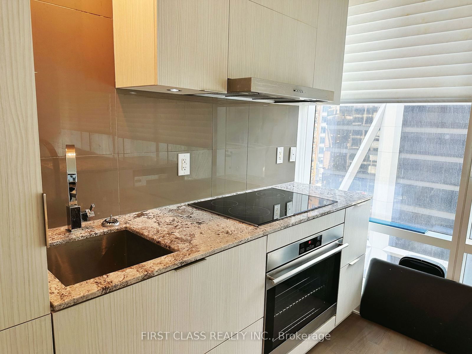 1 Bloor St E, unit 1110 for rent - image #2