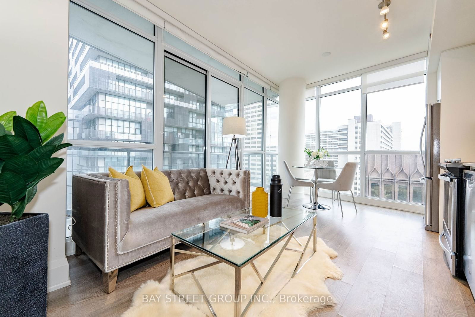 30 Roehampton Ave, unit 1102 for sale - image #8