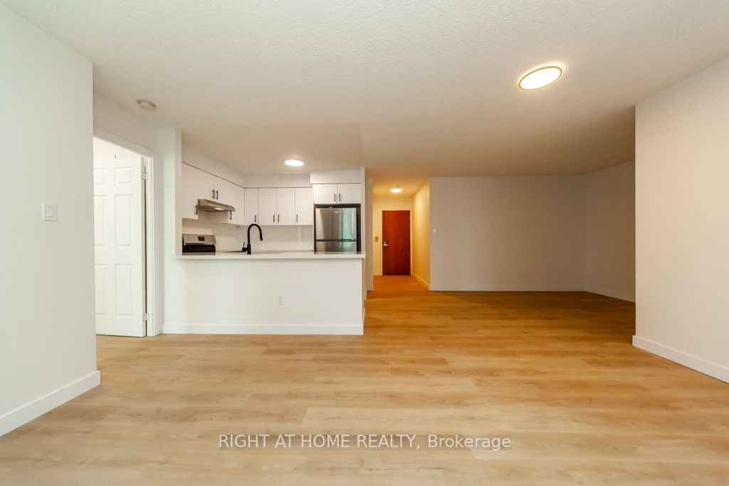 23 Lorraine Dr, unit 1001 for sale - image #10