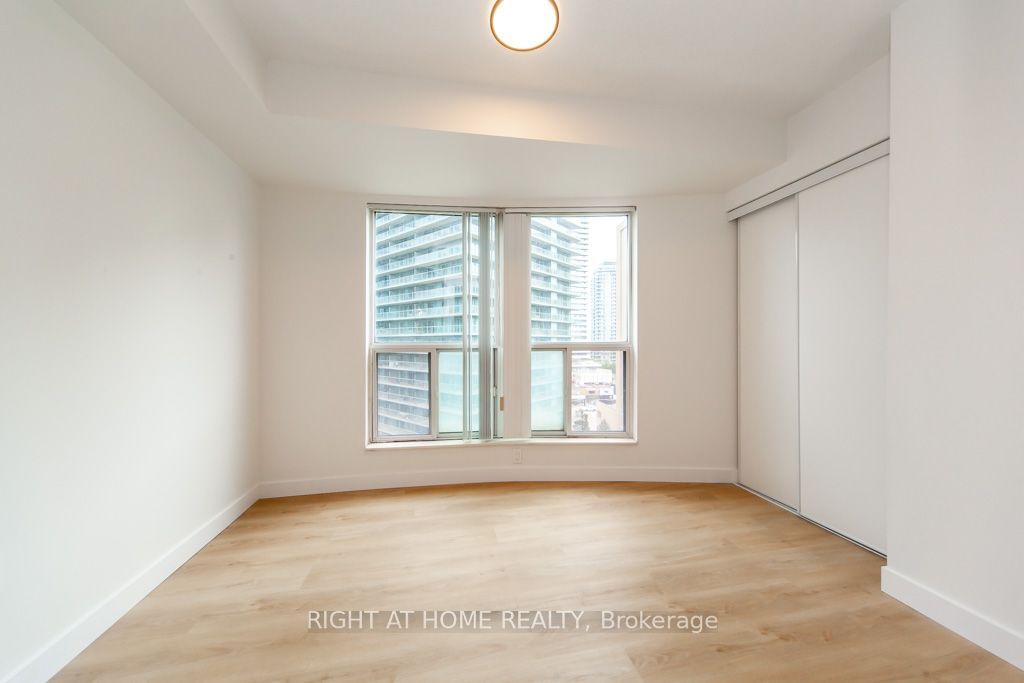 23 Lorraine Dr, unit 1001 for sale - image #22