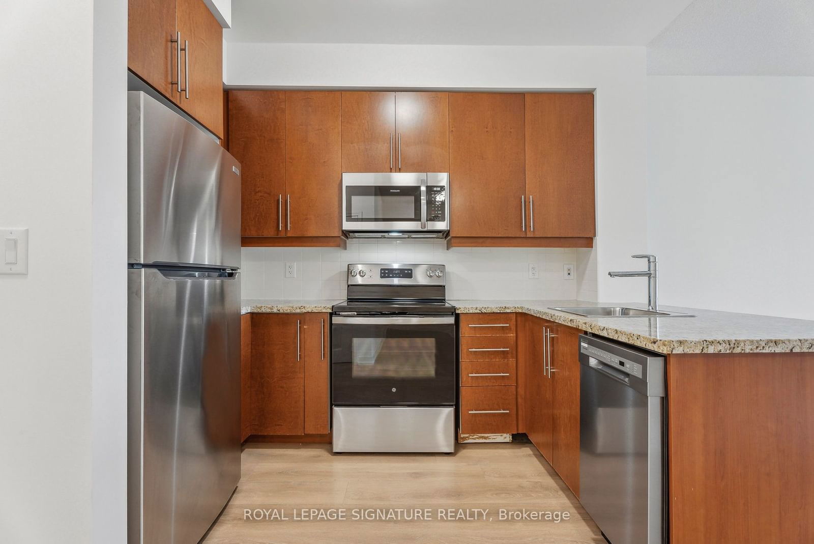 2885 Bayview Ave, unit 214 for sale - image #4