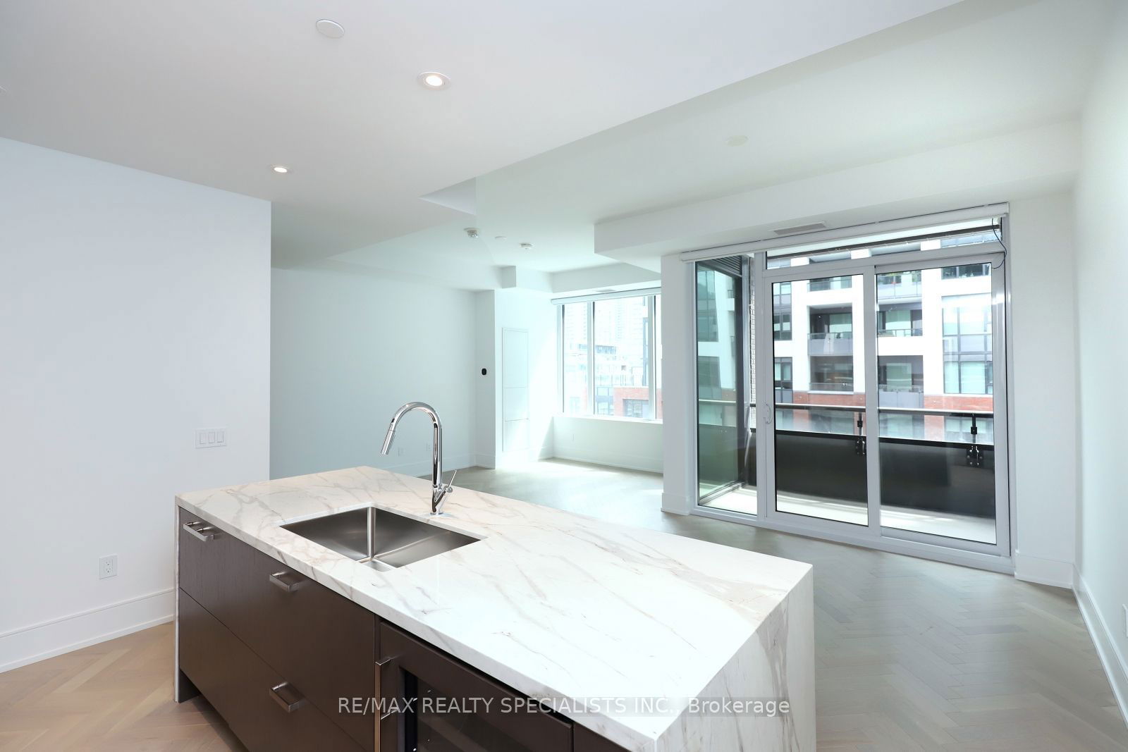 455 Wellington St W, unit 704 for rent - image #18