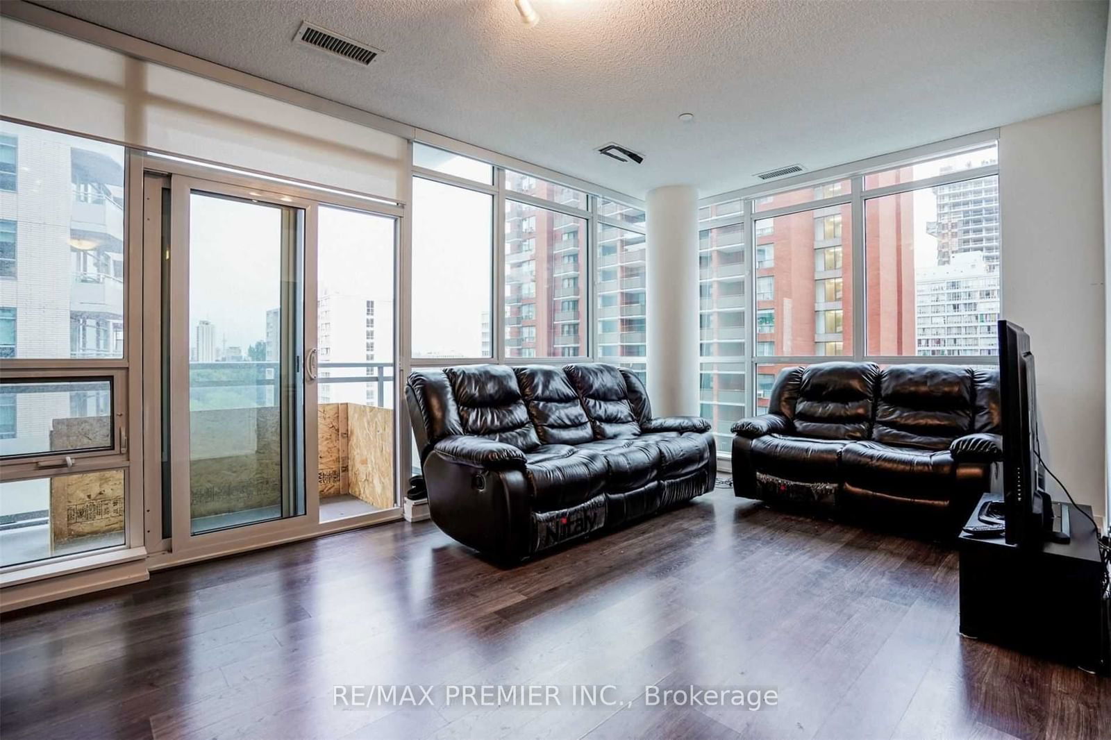 89 DUNFIELD Ave, unit 636 for rent - image #8