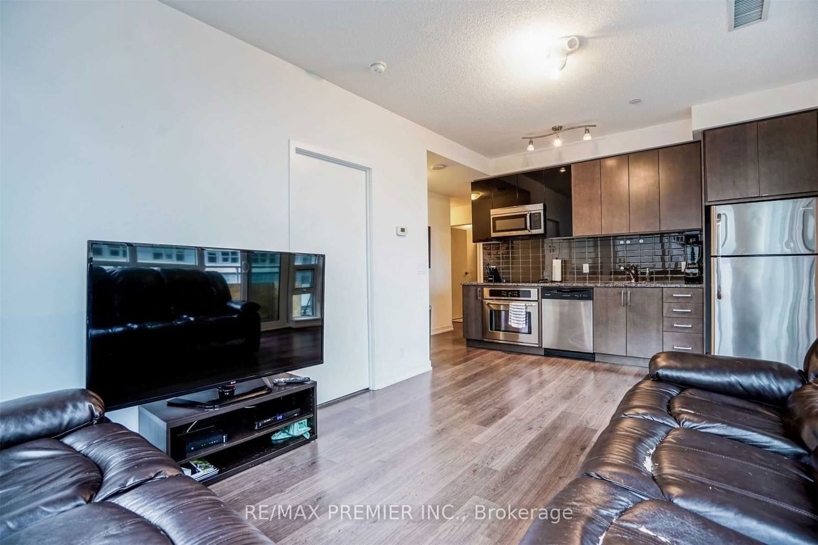 89 DUNFIELD Ave, unit 636 for rent - image #9