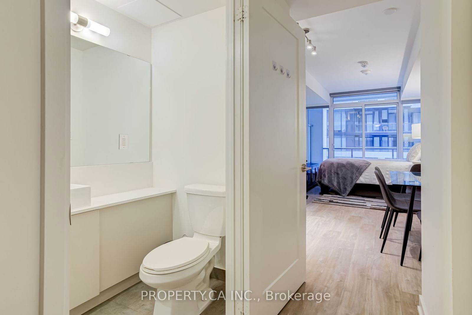 27 Bathurst St, unit 719 for sale