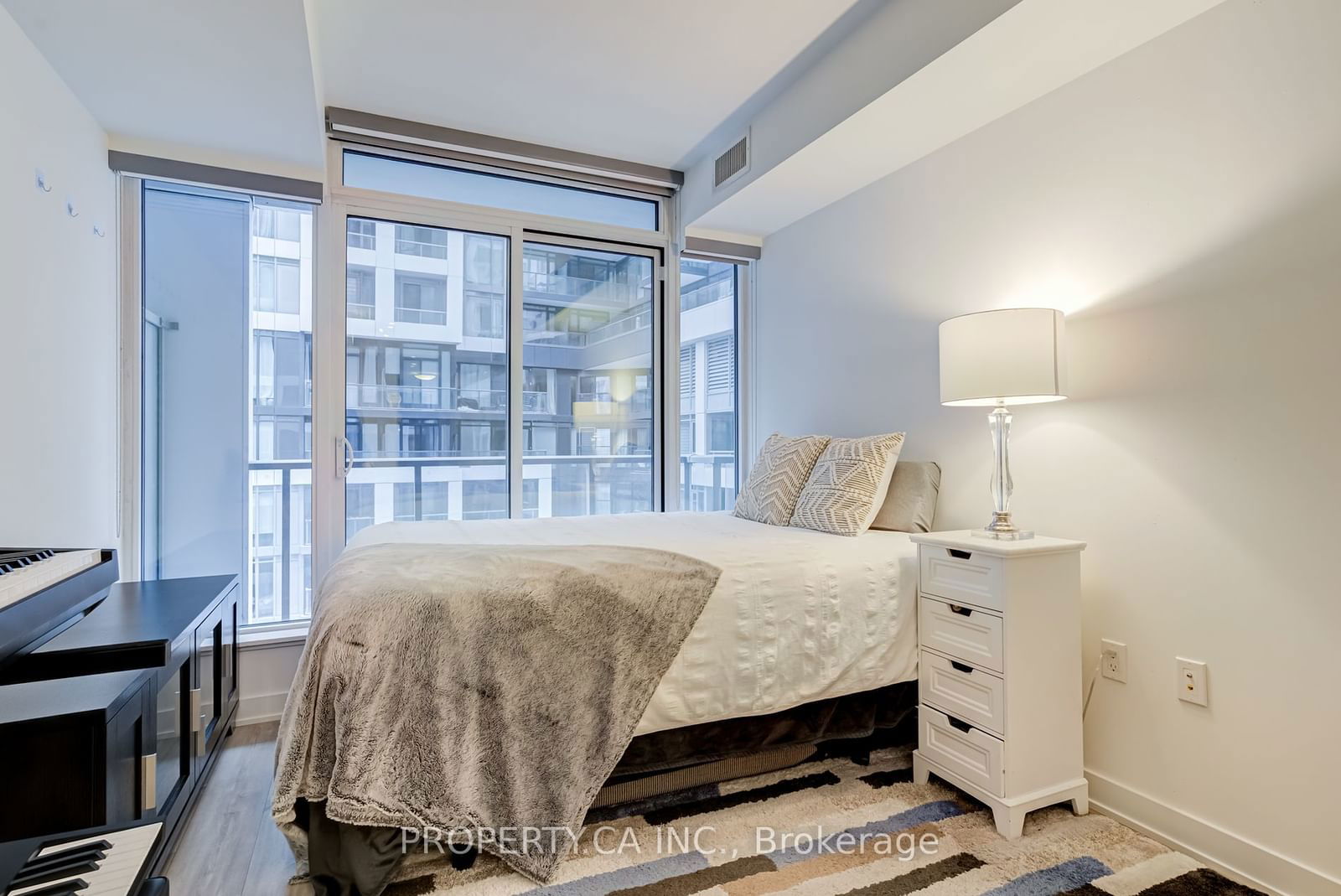 27 Bathurst St, unit 719 for sale