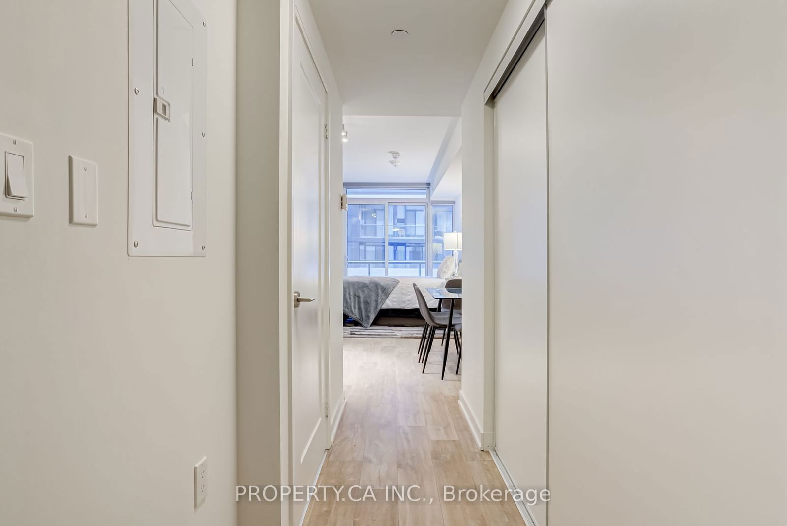 27 Bathurst St, unit 719 for sale