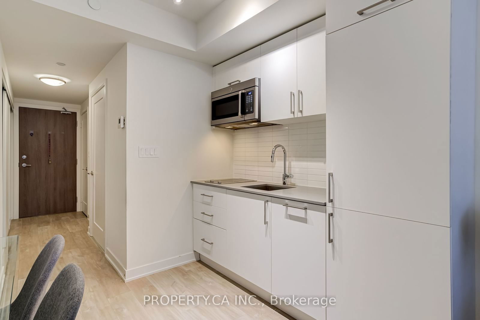 27 Bathurst St, unit 719 for sale