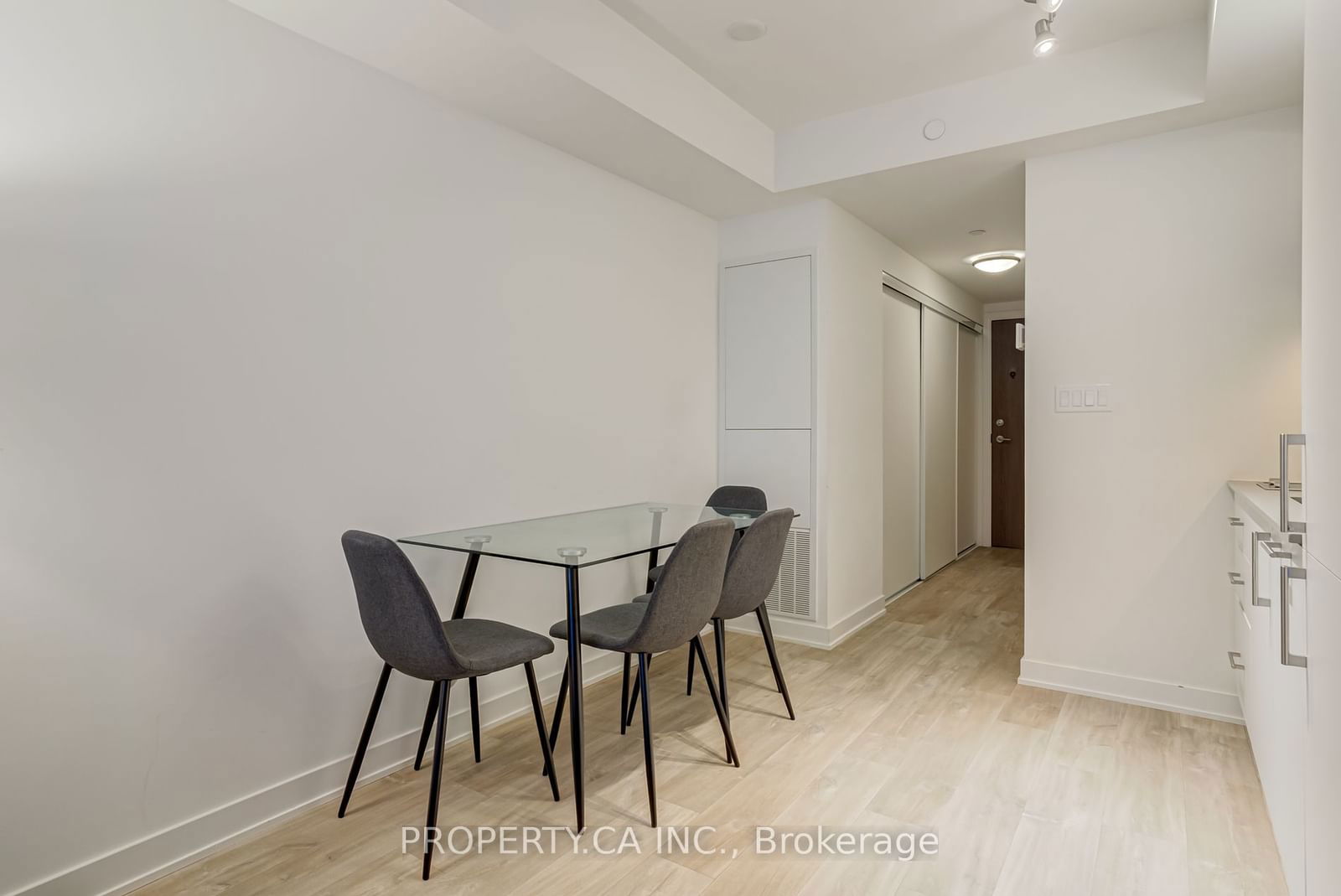 27 Bathurst St, unit 719 for sale