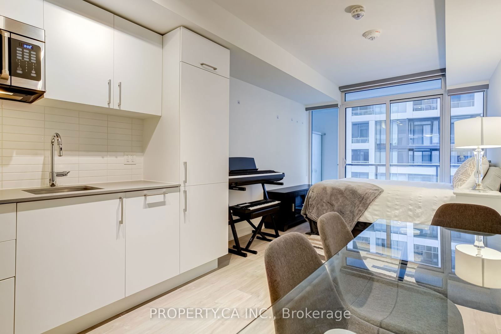 27 Bathurst St, unit 719 for sale