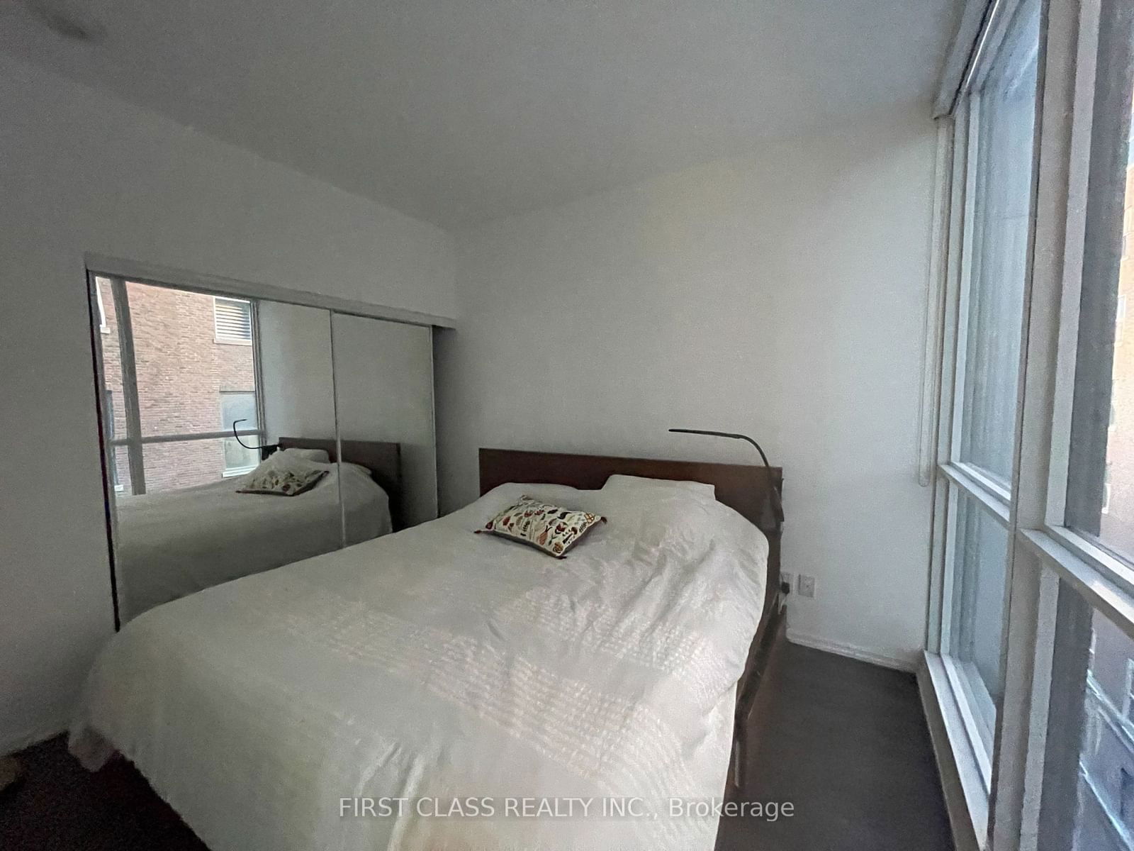 70 Temperance St, unit 908 for rent - image #8