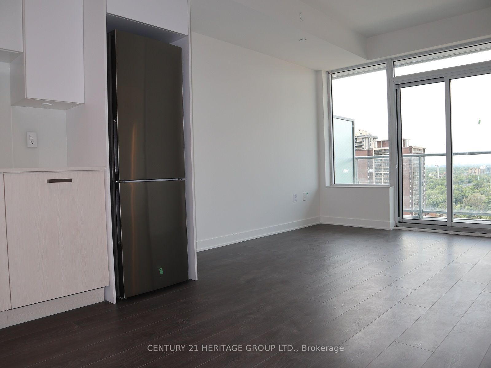 99 Broadway Ave, unit 1811 for rent - image #10