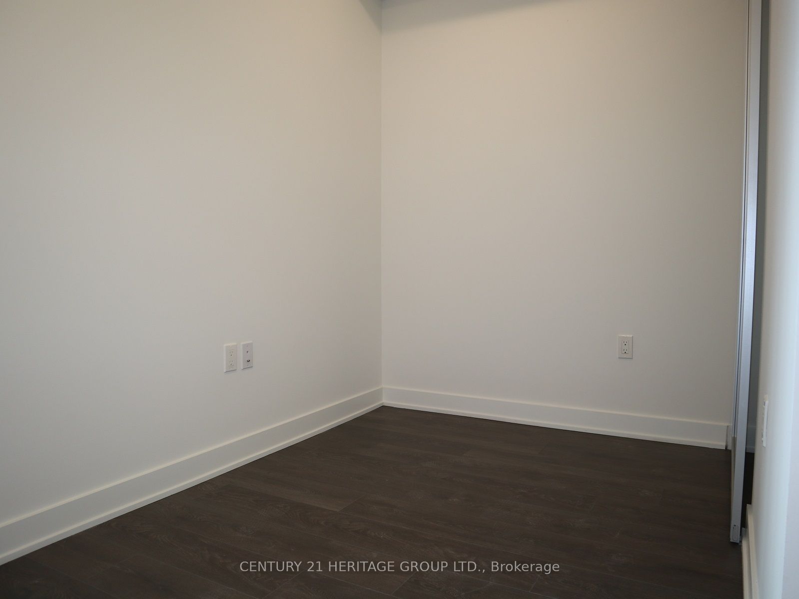 99 Broadway Ave, unit 1811 for rent - image #6