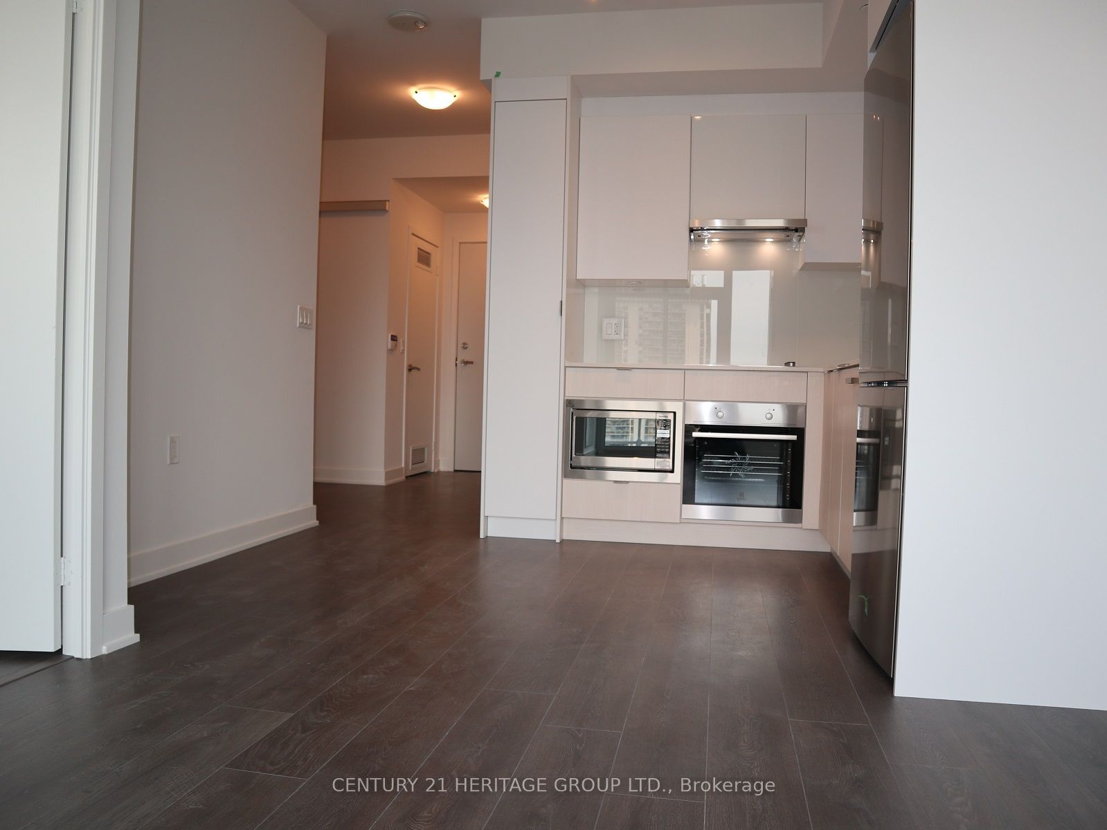 99 Broadway Ave, unit 1811 for rent - image #7