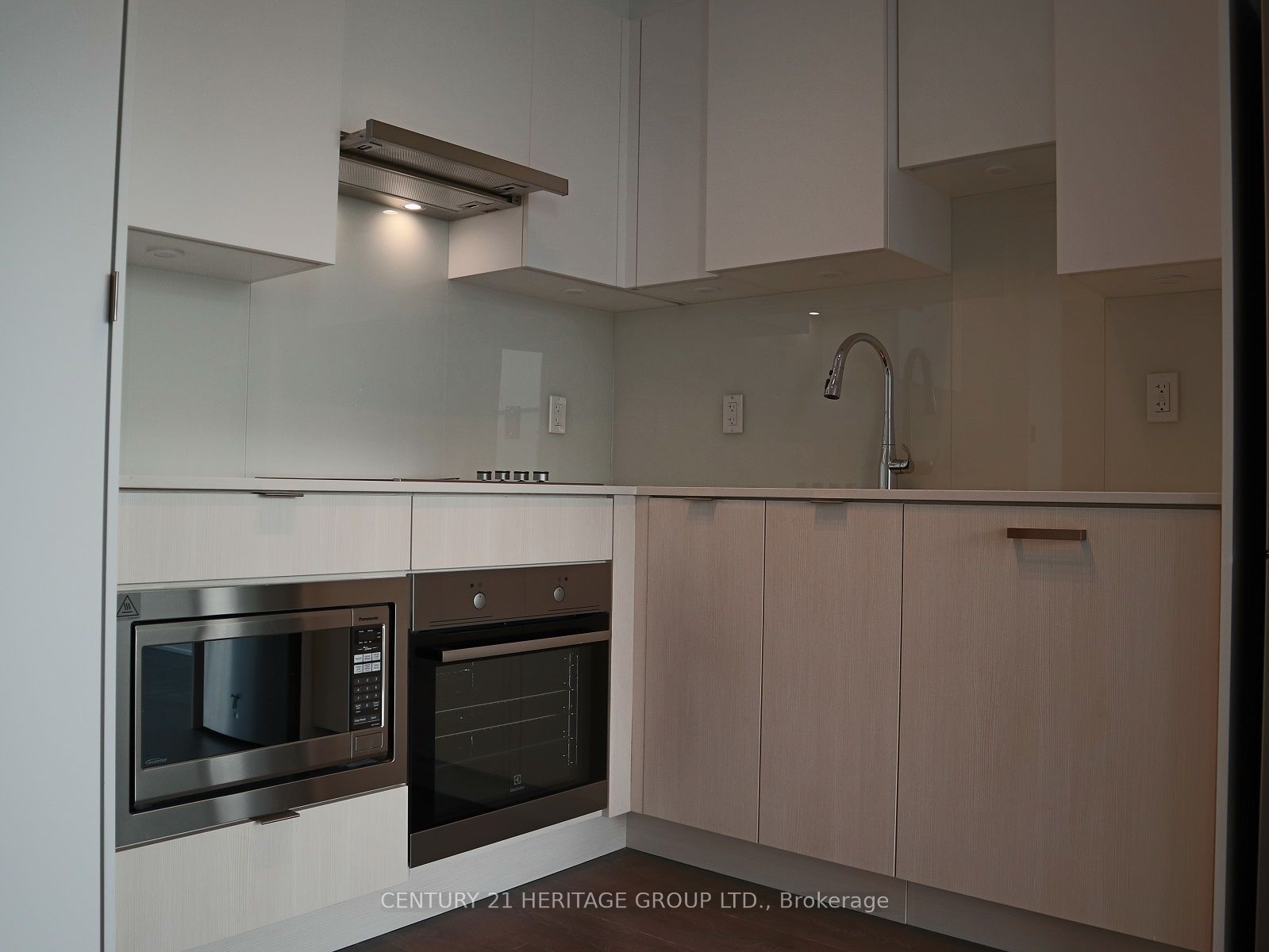 99 Broadway Ave, unit 1811 for rent - image #8