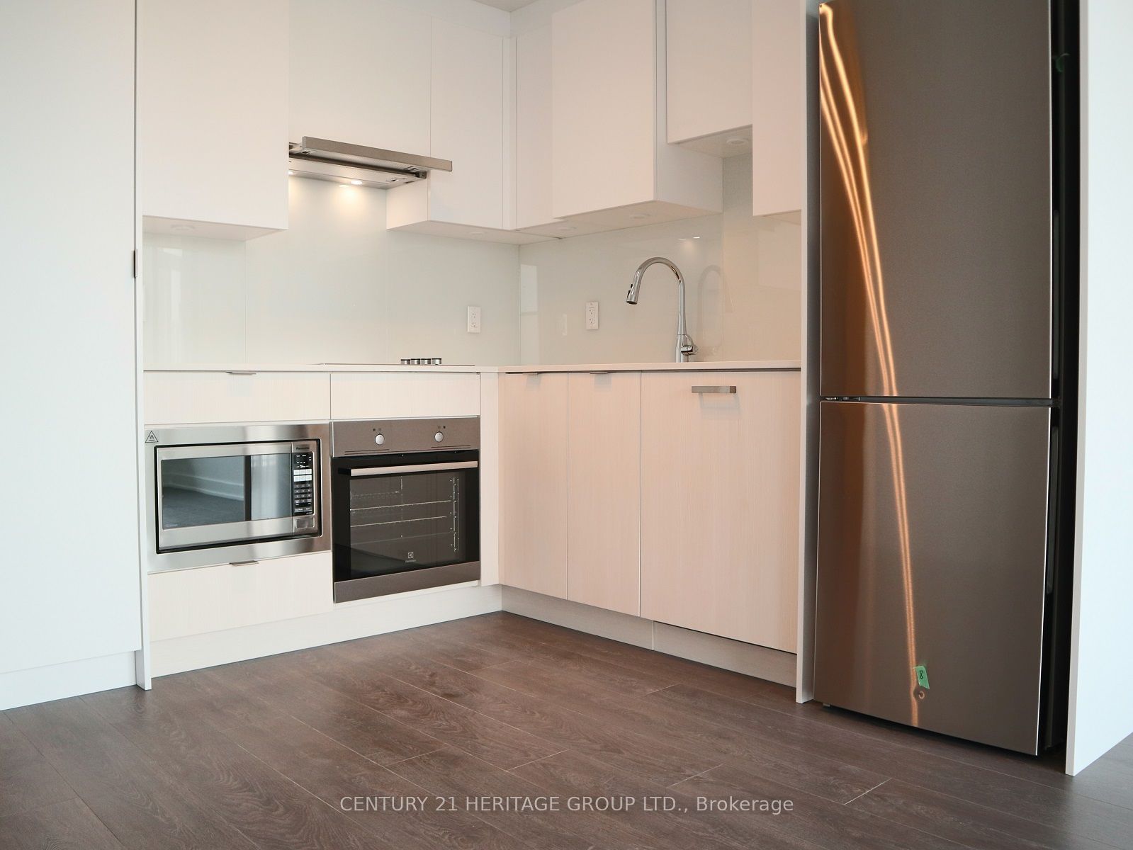 99 Broadway Ave, unit 1811 for rent - image #9