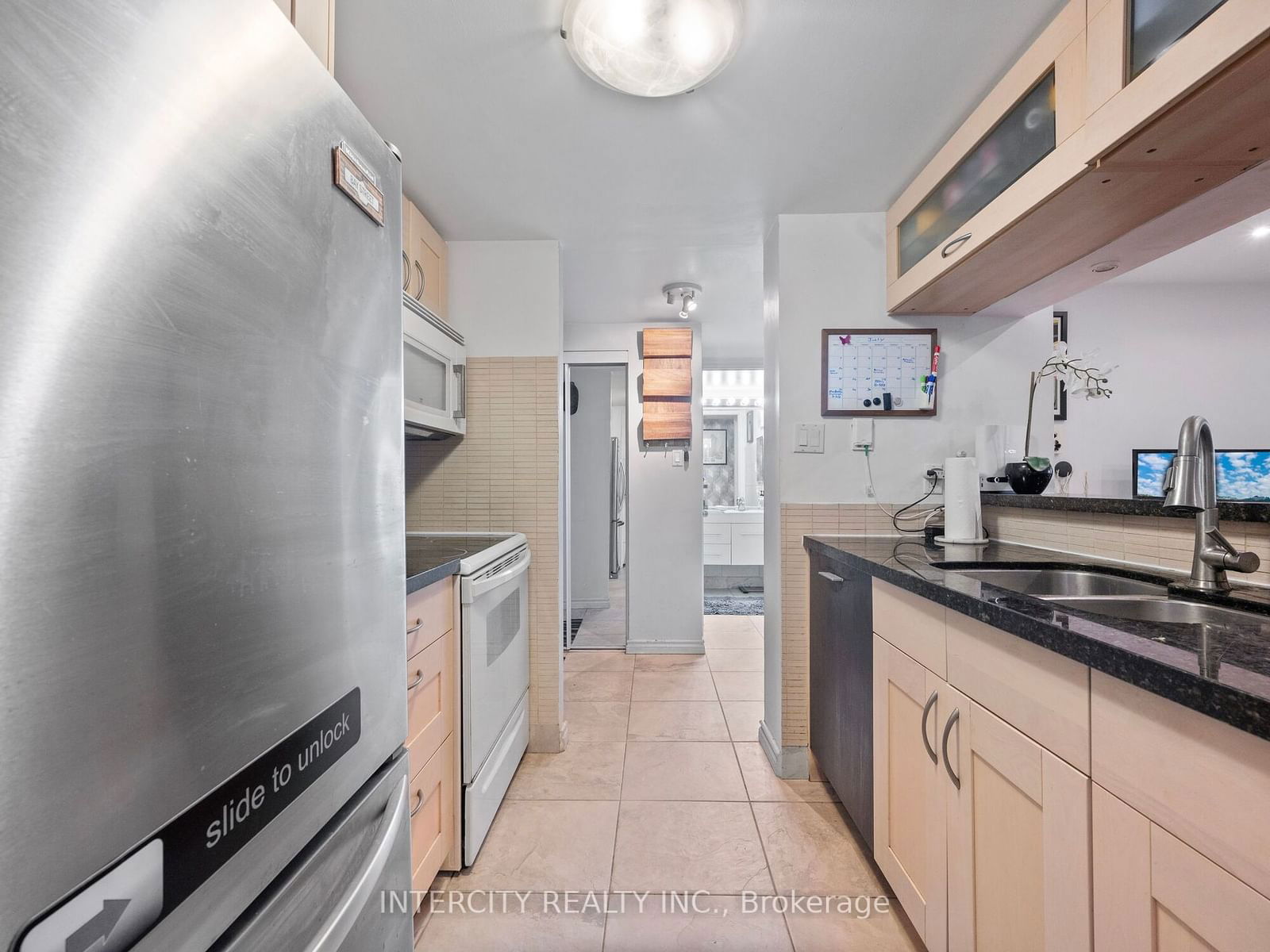 717 Bay St, unit 509 for sale - image #16