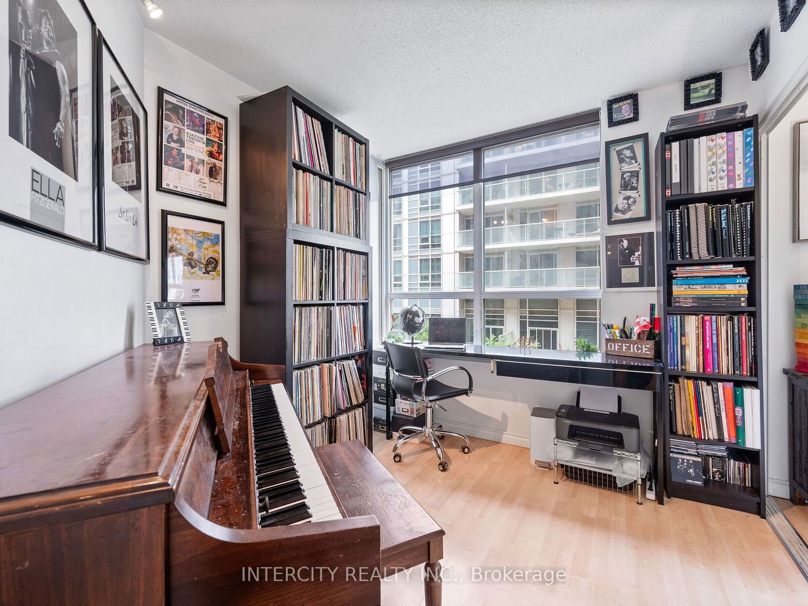 717 Bay St, unit 509 for sale - image #26