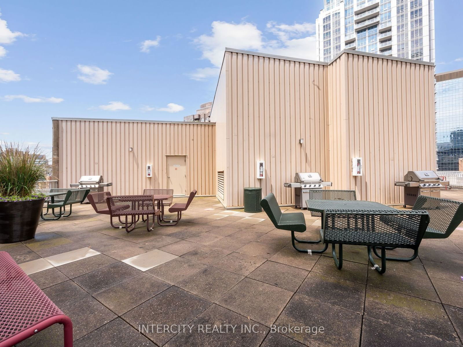 717 Bay St, unit 509 for sale - image #37