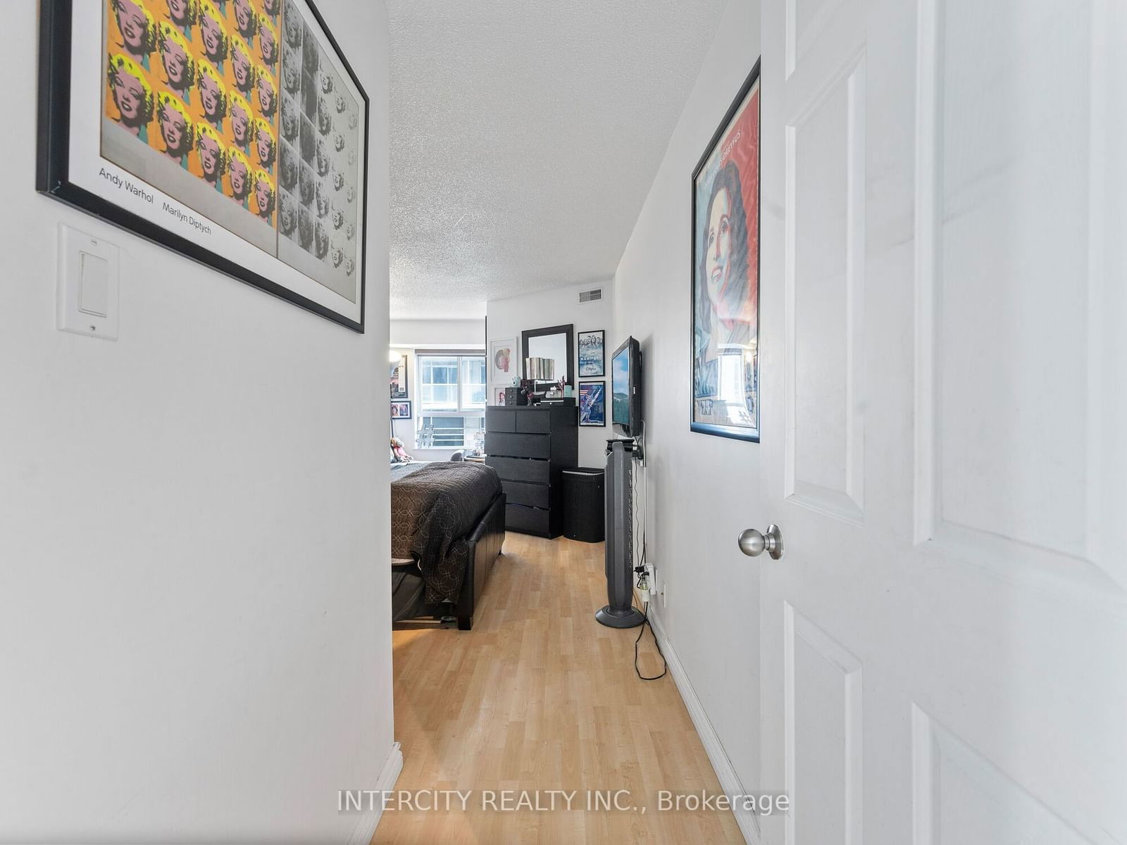 717 Bay St, unit 509 for sale - image #6