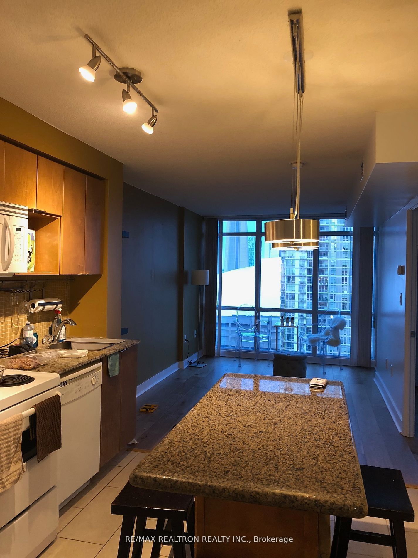 15 Fort York Blvd, unit 3107 for rent - image #4