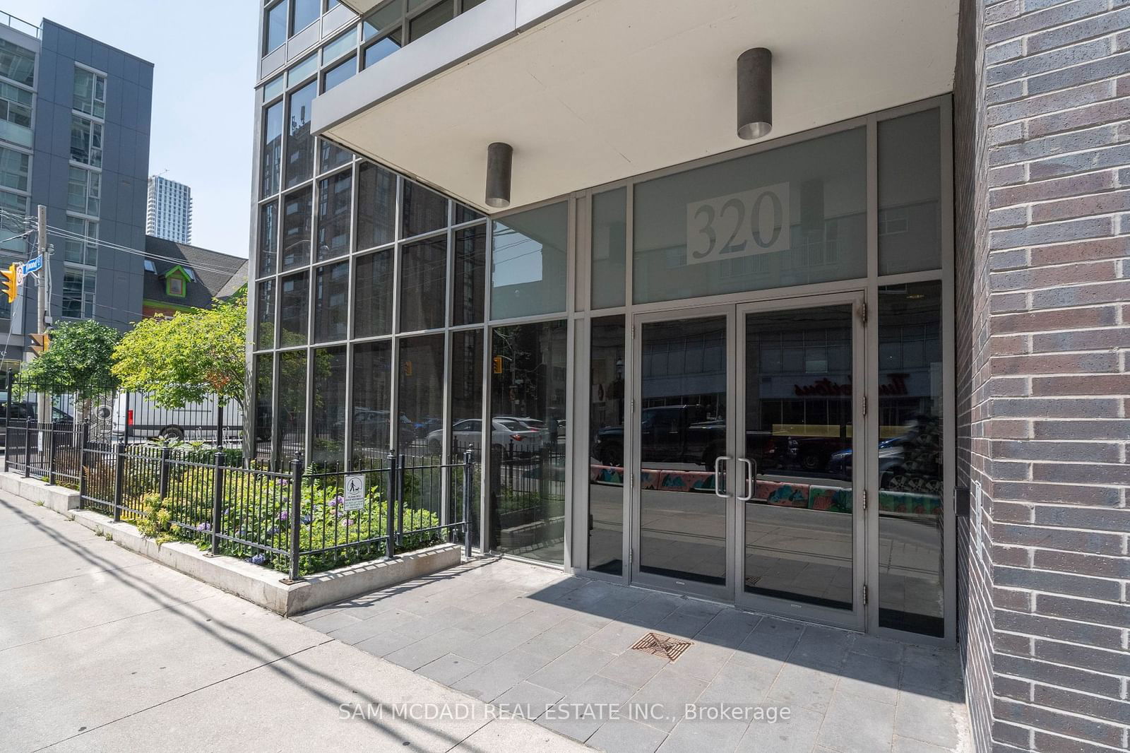 320 Richmond St E, unit 416 for rent