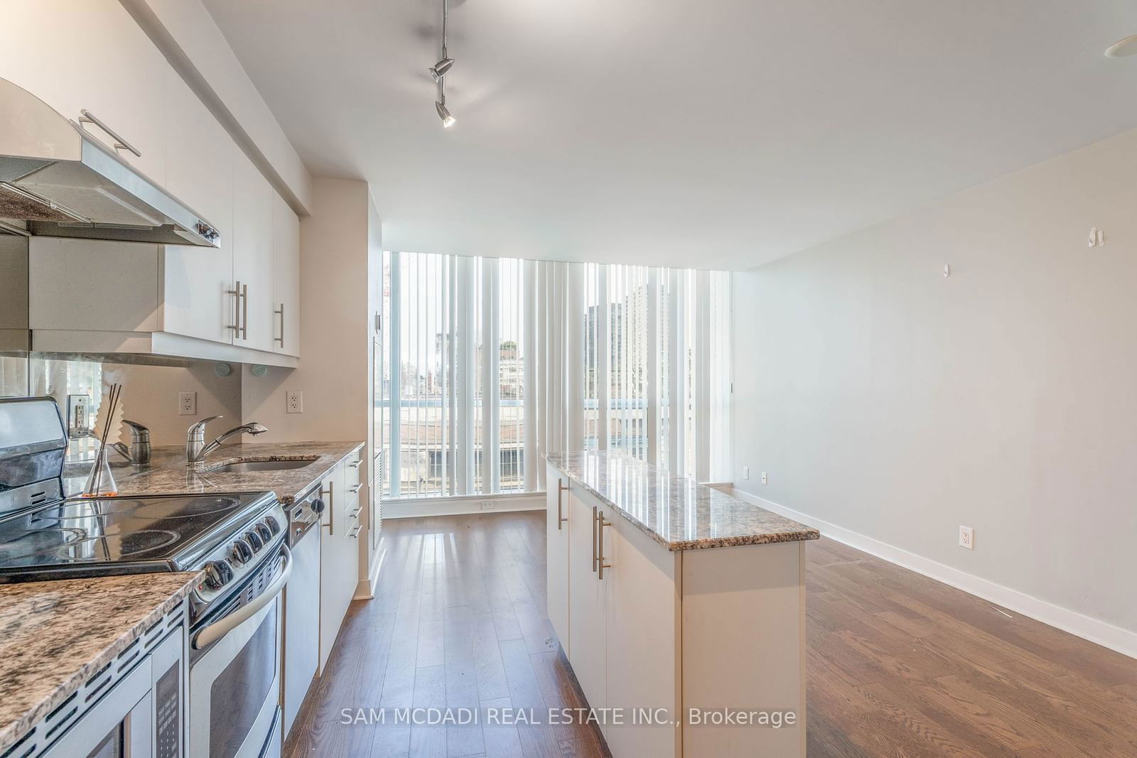 320 Richmond St E, unit 416 for rent