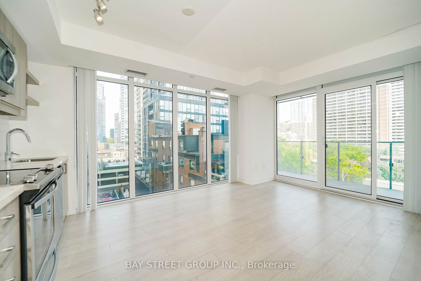 50 Wellesley St E, unit 902 for sale