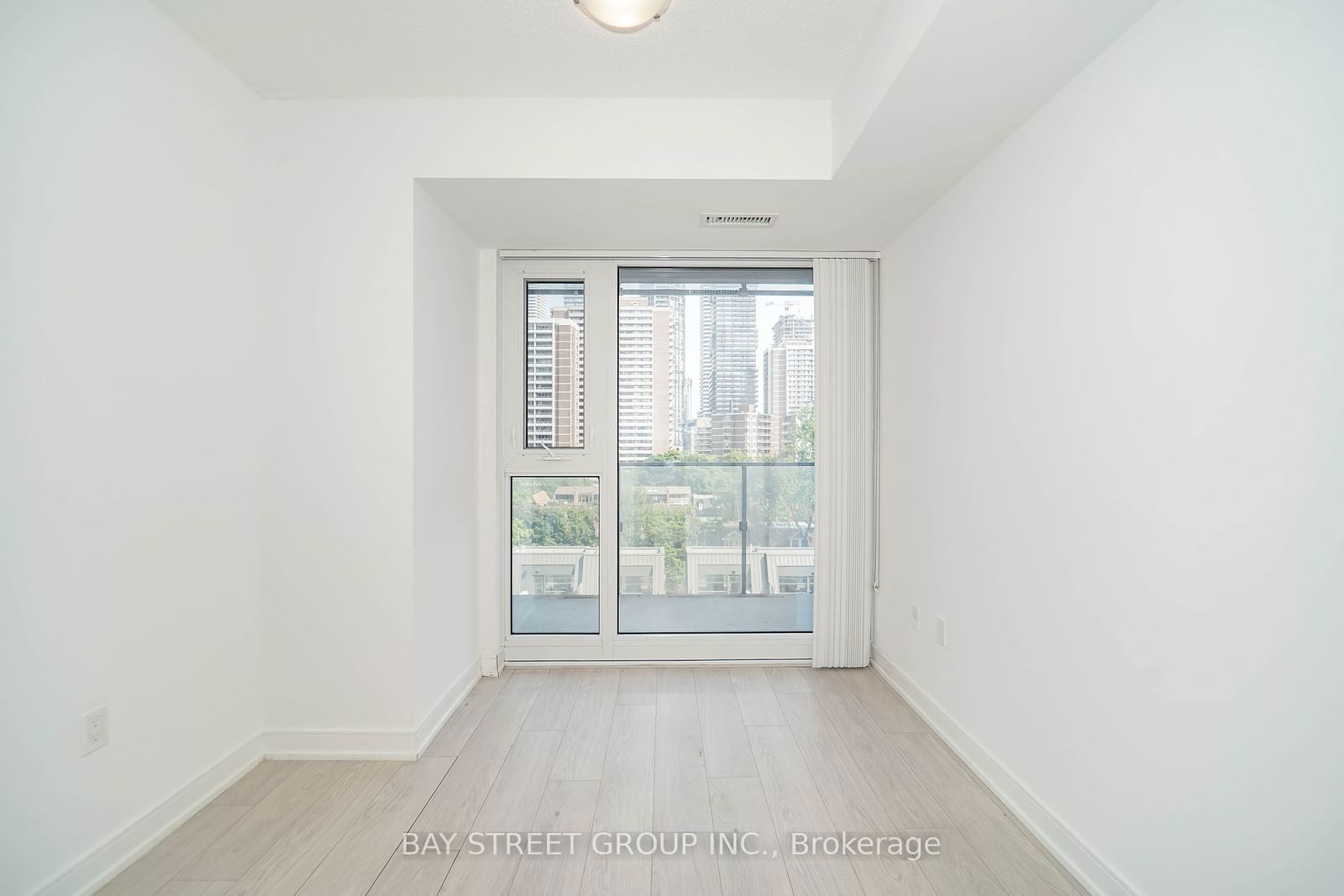 50 Wellesley St E, unit 902 for sale