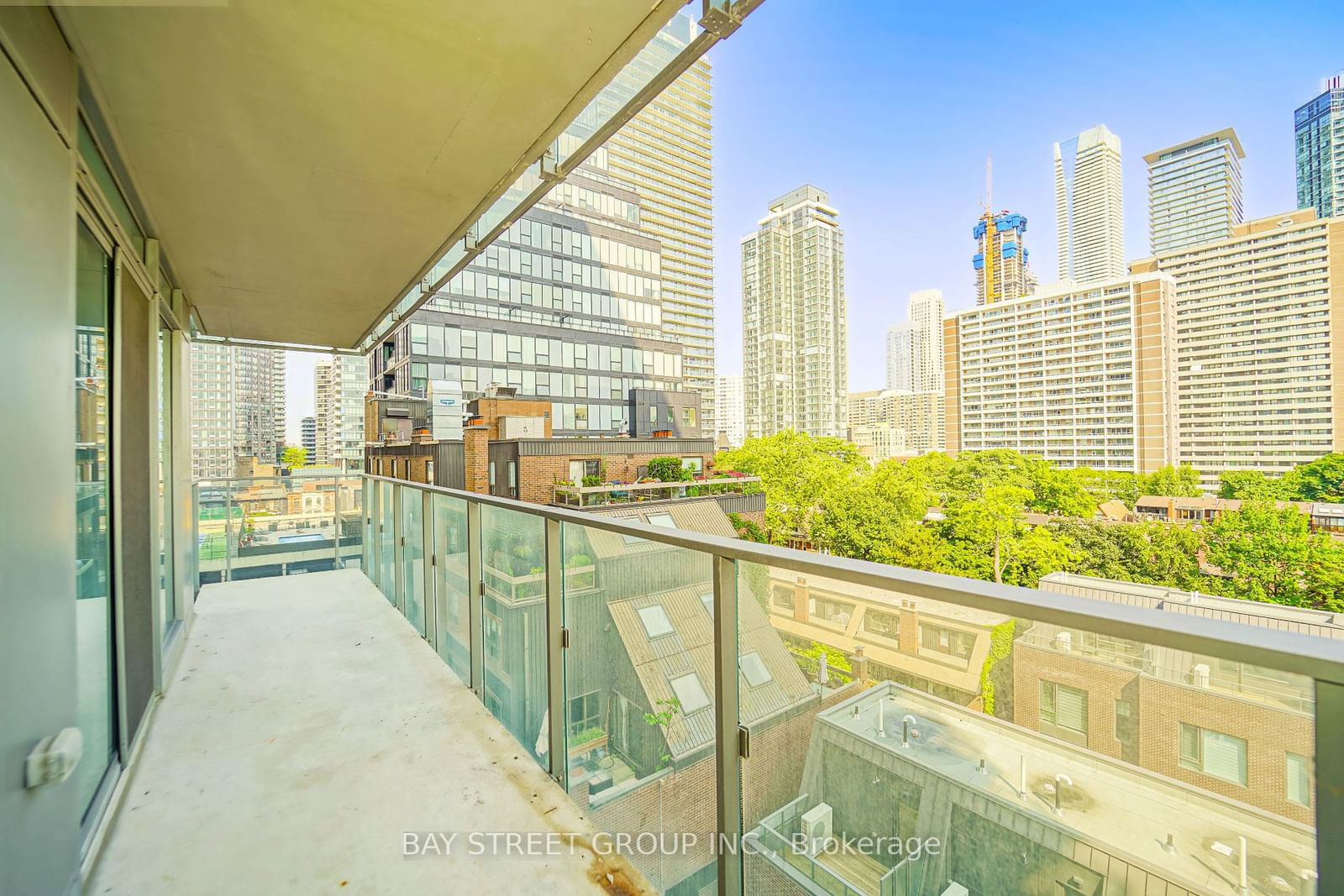 50 Wellesley St E, unit 902 for sale