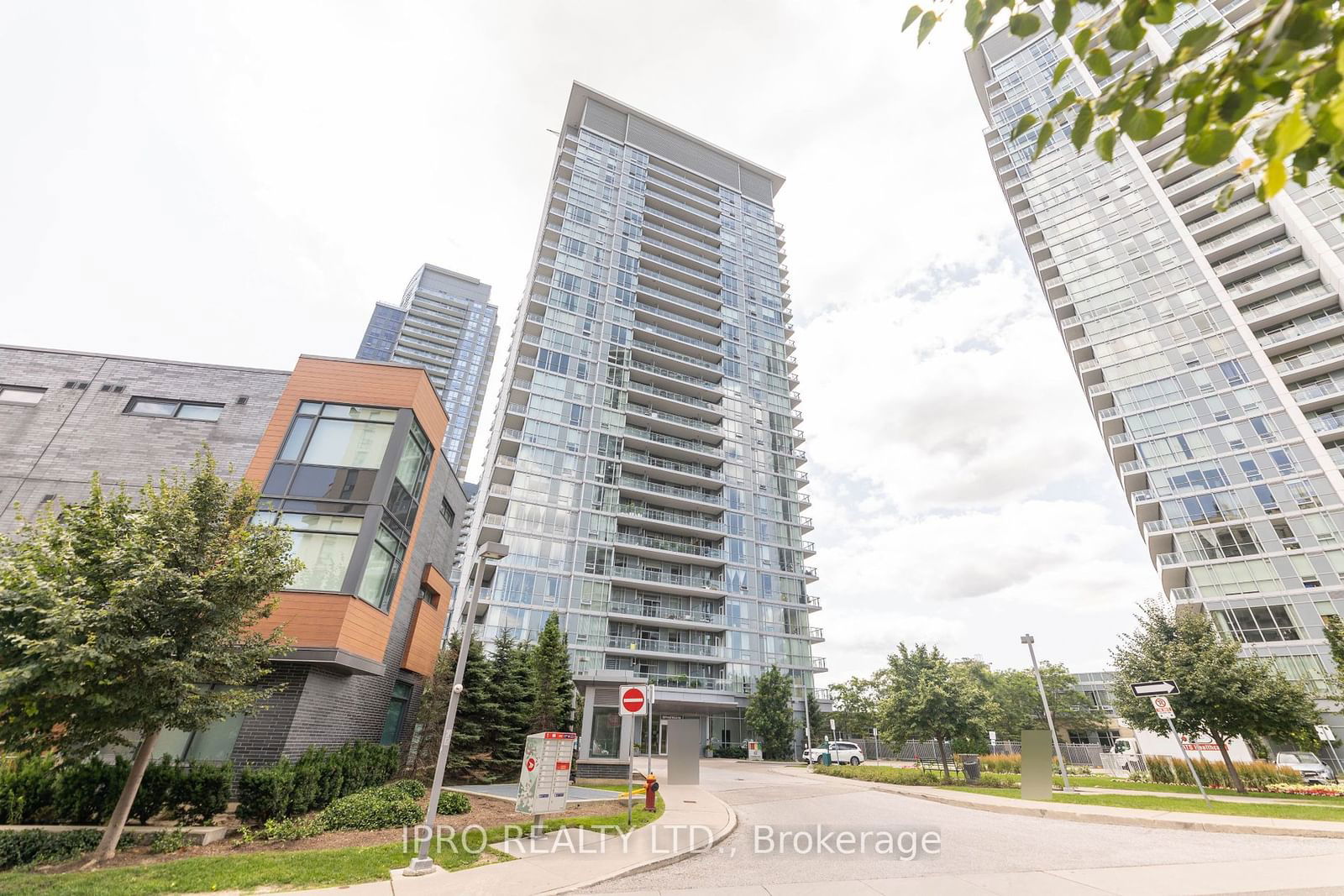 62 Forest Manor Rd, unit 203 for sale