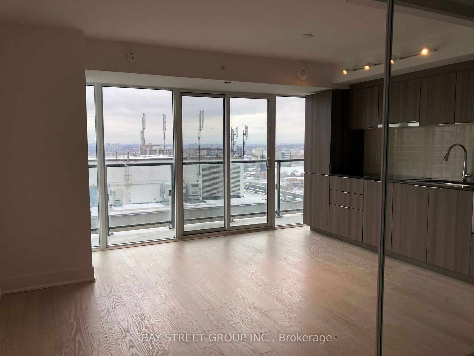 955 Bay St, unit 2510 for rent - image #8