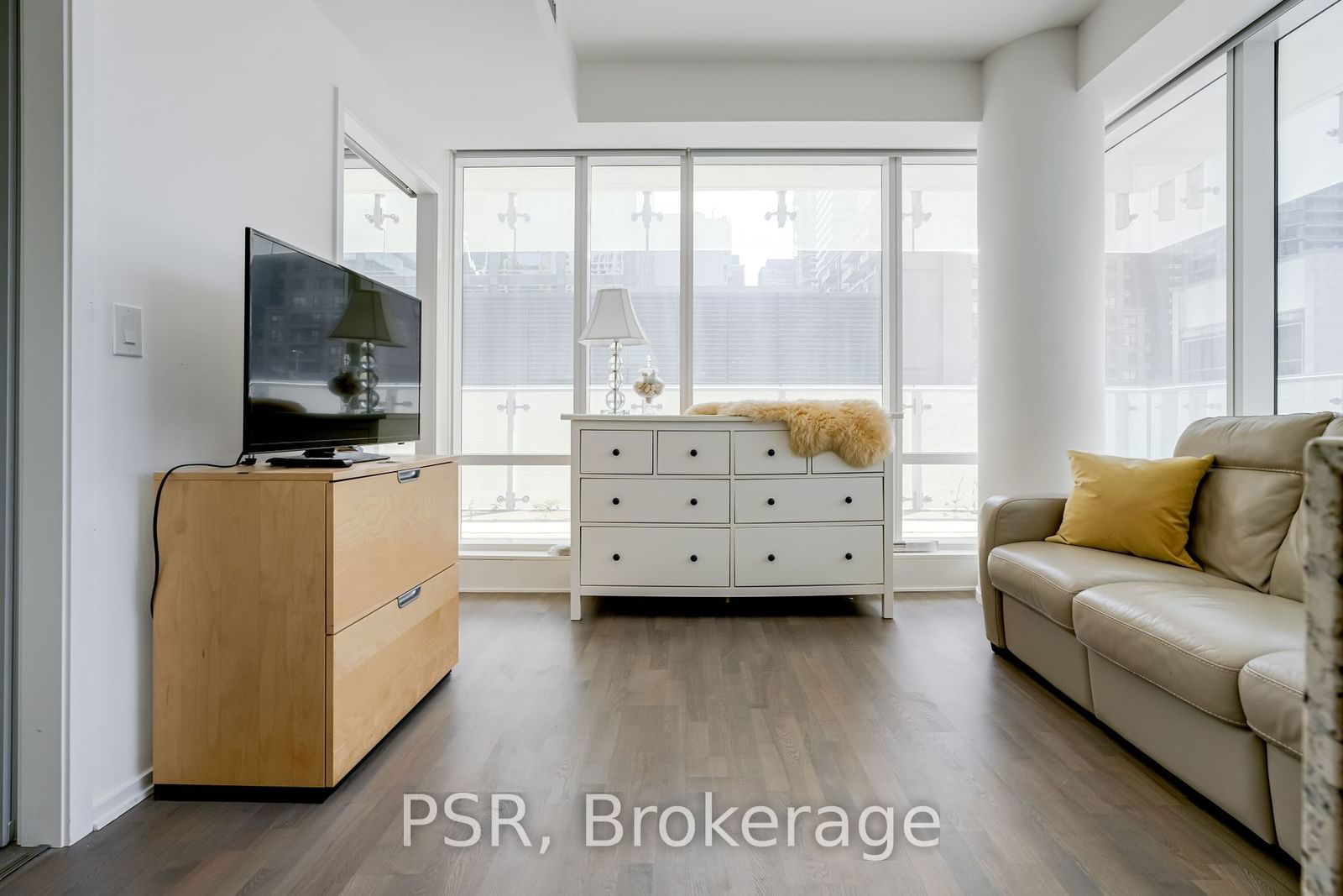 1 Bloor St E, unit 410 for rent - image #5