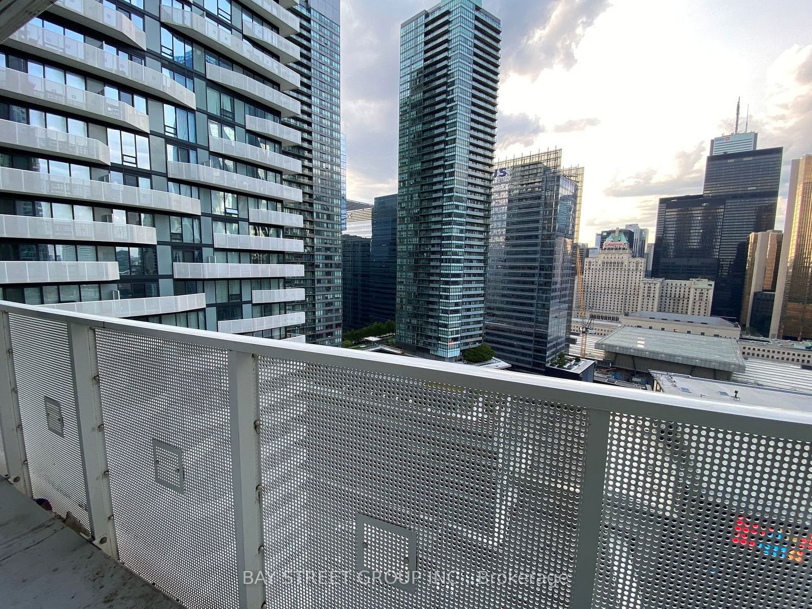 88 Harbour St, unit 2503 for rent - image #3