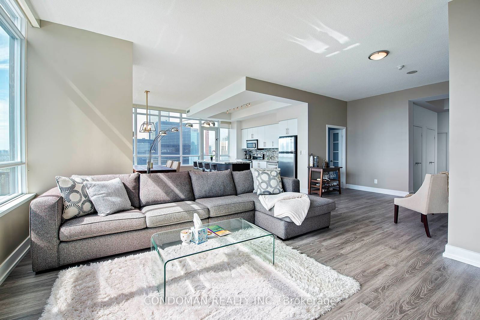 65 Bremner Blvd, unit 5102 for rent - image #2