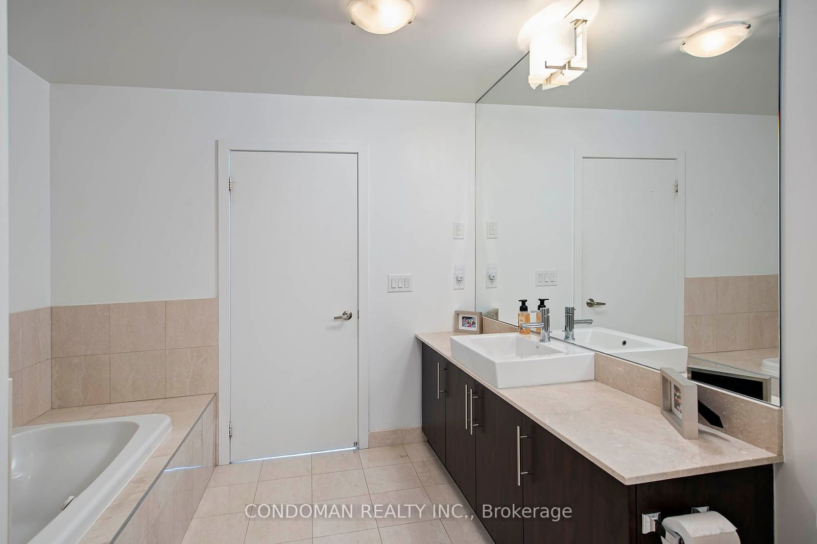 65 Bremner Blvd, unit 5102 for rent - image #9