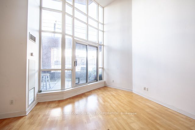 255 Richmond St E, unit 218 for rent - image #3