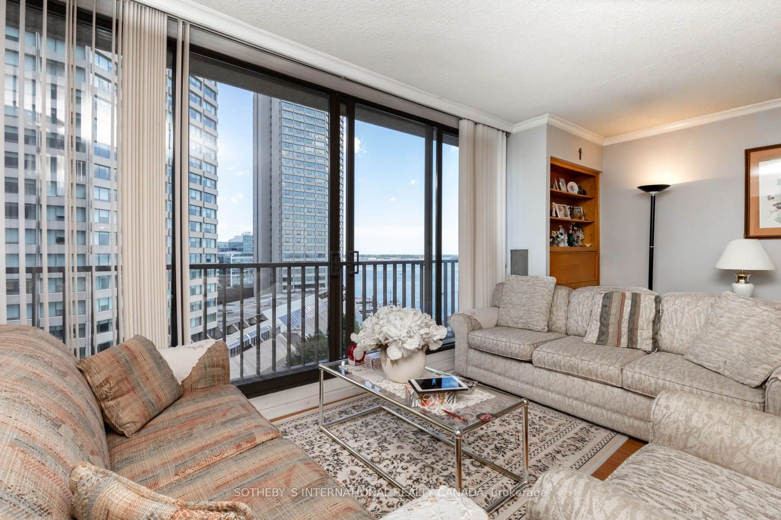 33 Harbour Sq, unit 1429 for sale - image #2