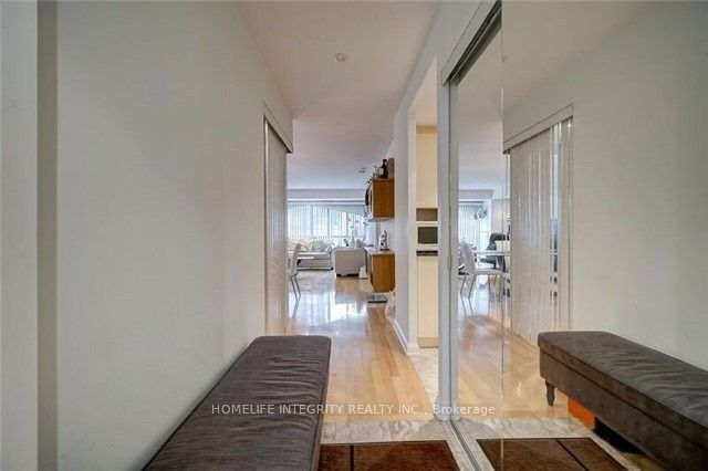 3 Mcalpine St, unit 408 for rent - image #4