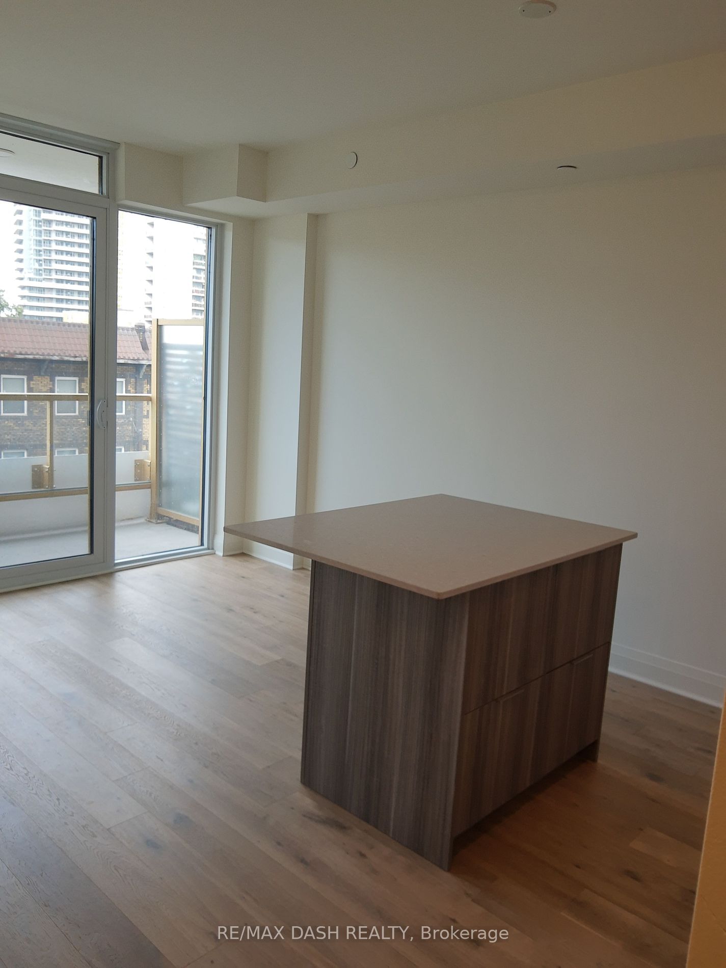 151 Avenue Rd, unit 301 for rent - image #8