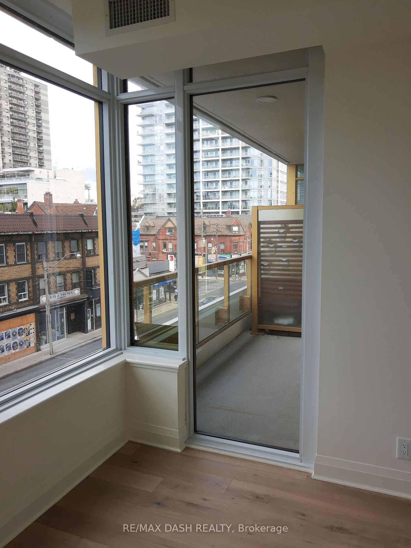 151 Avenue Rd, unit 301 for rent - image #9