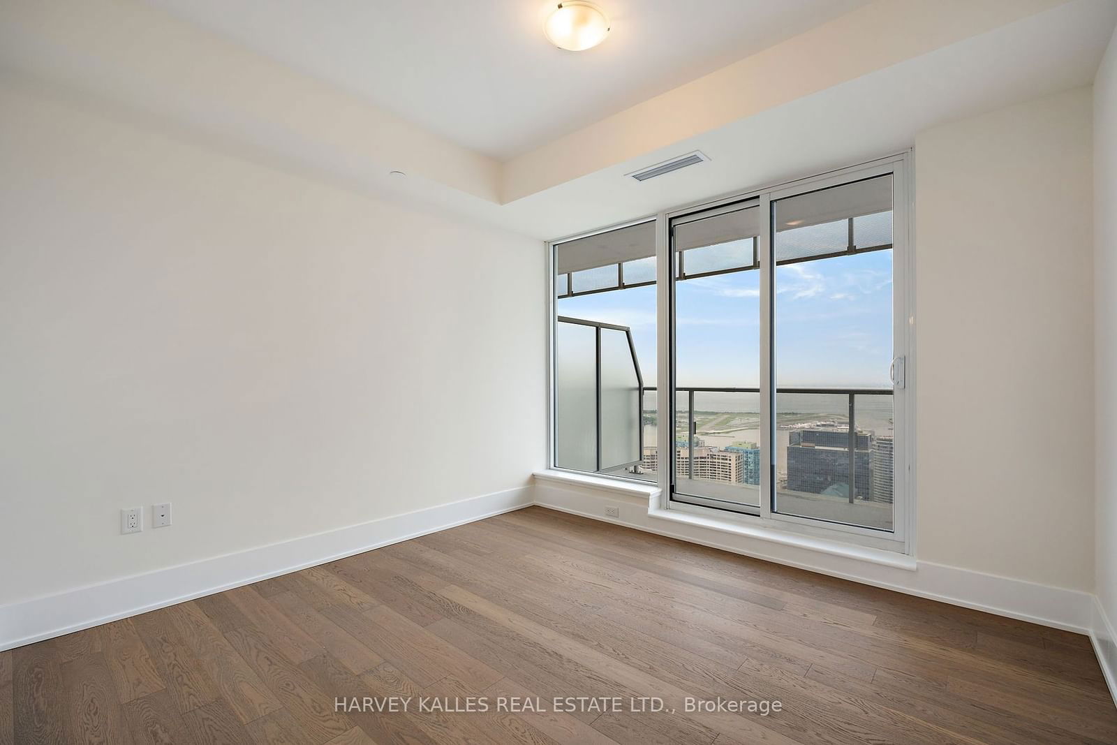 28 Freeland St, unit 5703 for sale - image #8