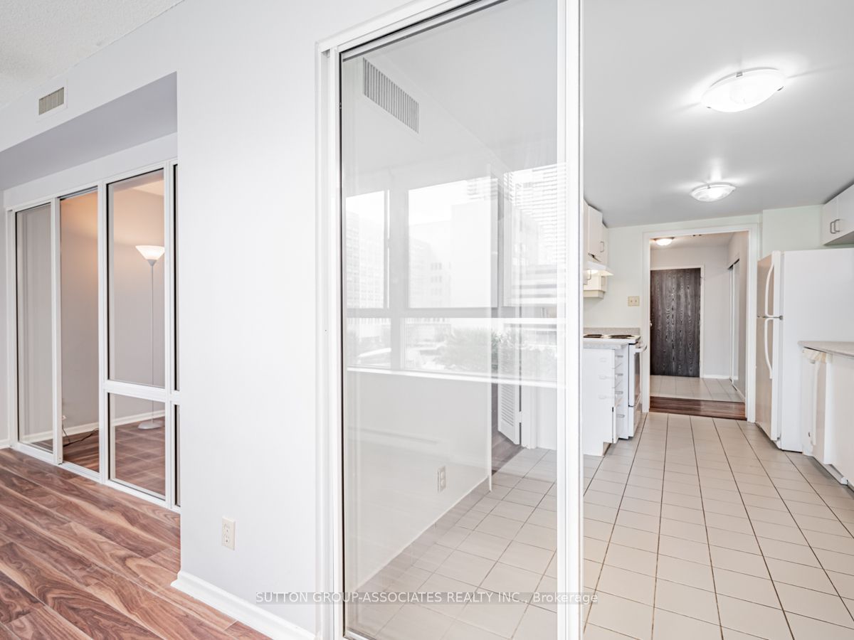 44 Gerrard St W, unit 604 for sale