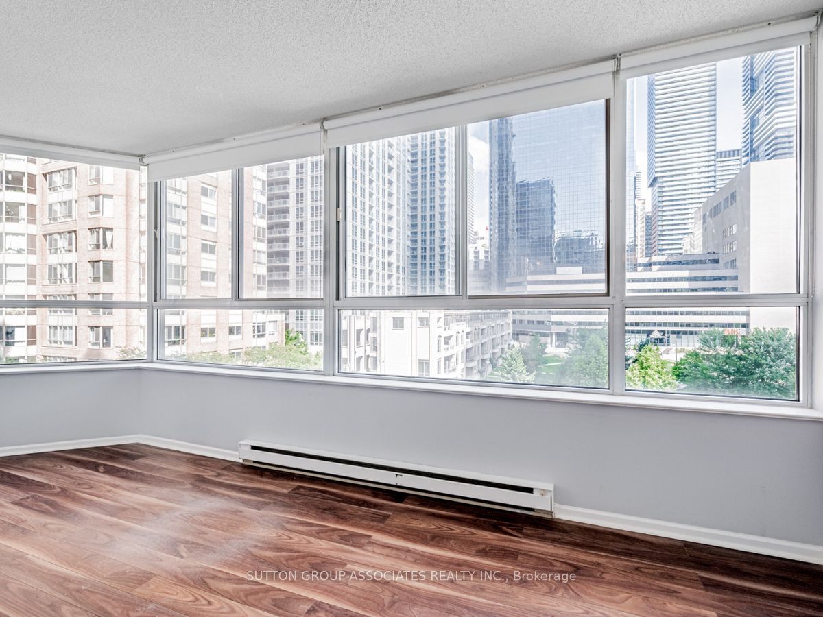 44 Gerrard St W, unit 604 for sale