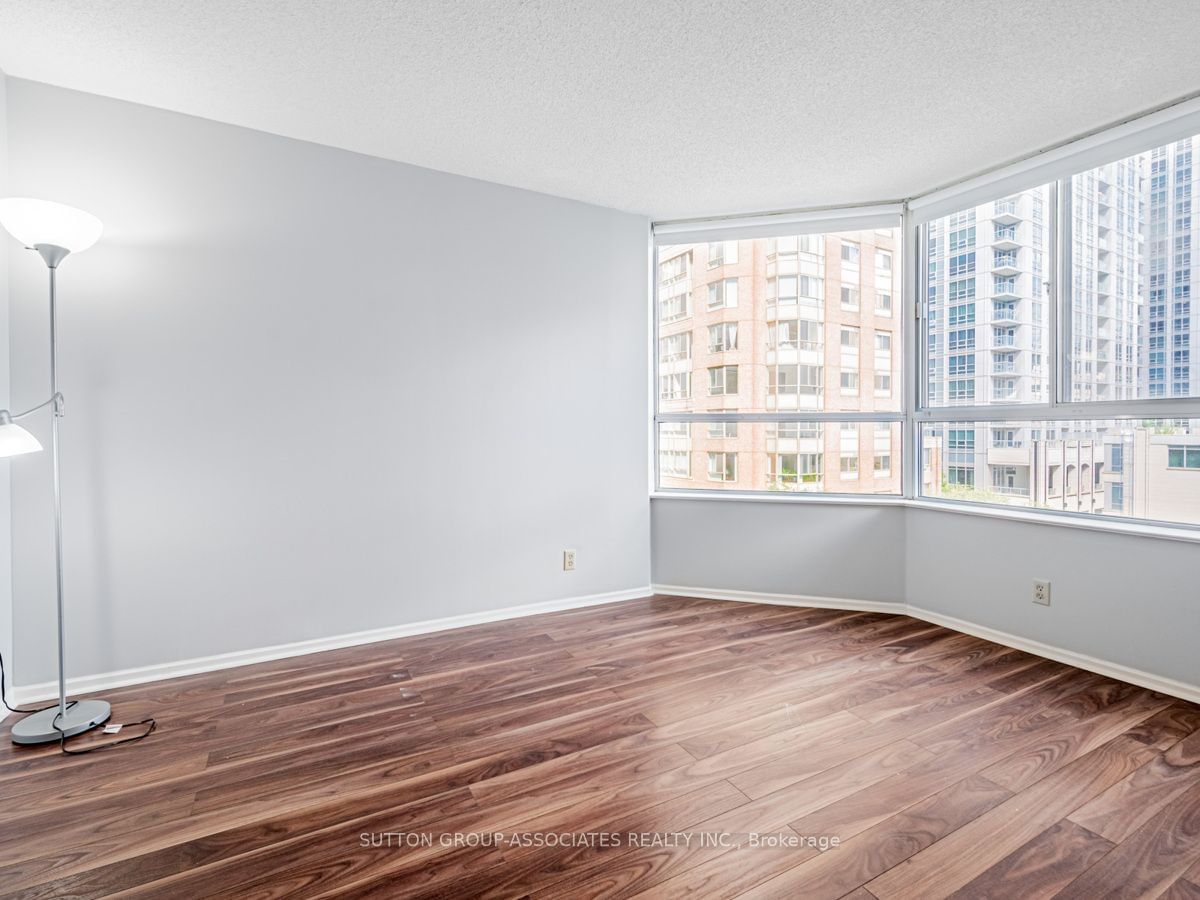 44 Gerrard St W, unit 604 for sale